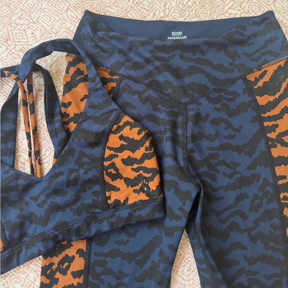 Good American Animal Print WorkOut Set - Top Size 2, Bottoms Size 3 - Picture 2 of 5
